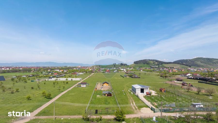 Teren de 1300 mp, în Sânpetru