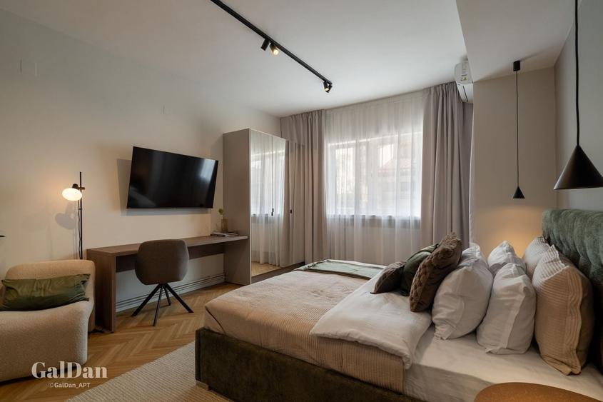 Apartament cu 5 camere în P-ța Universității