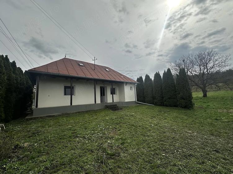 Casă cu 2 camere cu Teren 2700 Mp în Mica