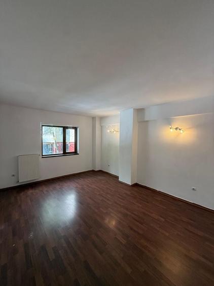 Apartament cu 3 camere în Casa de Cultură