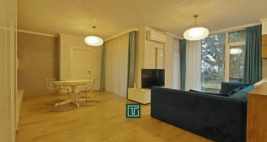 Apartament cu 3 camere semidecomandat, mobilat în Central