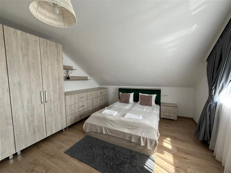 Casă cu 6 camere cu Teren 660 Mp în Sânmartin