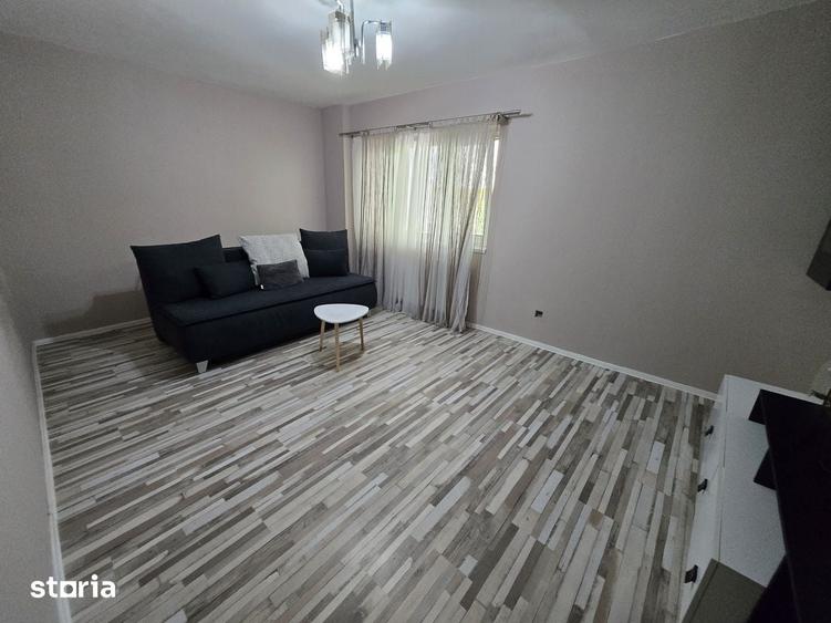 Apartament cu 3 camere decomandat în Aradului