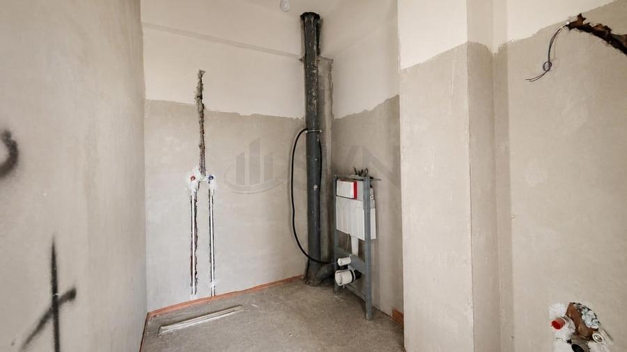 Apartament cu 3 camere semidecomandat în Ștefan cel Mare