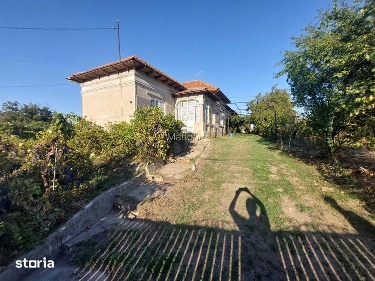 vand casa si 2 hectare teren