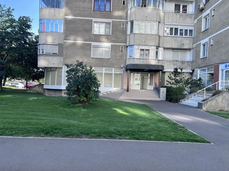 Spațiu comercial, de 210 mp, în Central