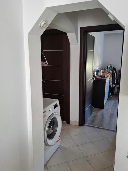Apartament cu 4 camere decomandat în Vitan