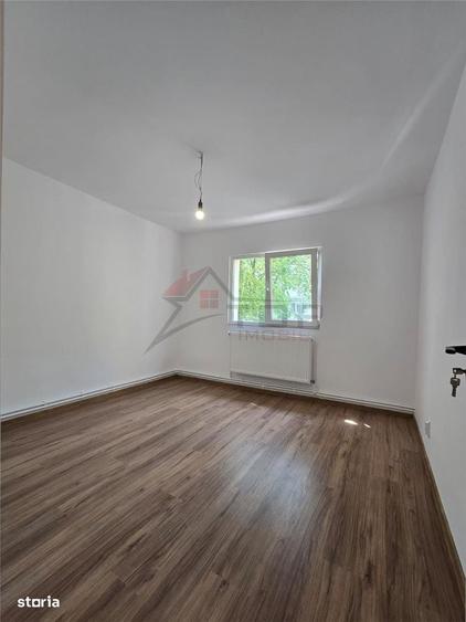 Apartament cu 4 camere decomandat în Dacia