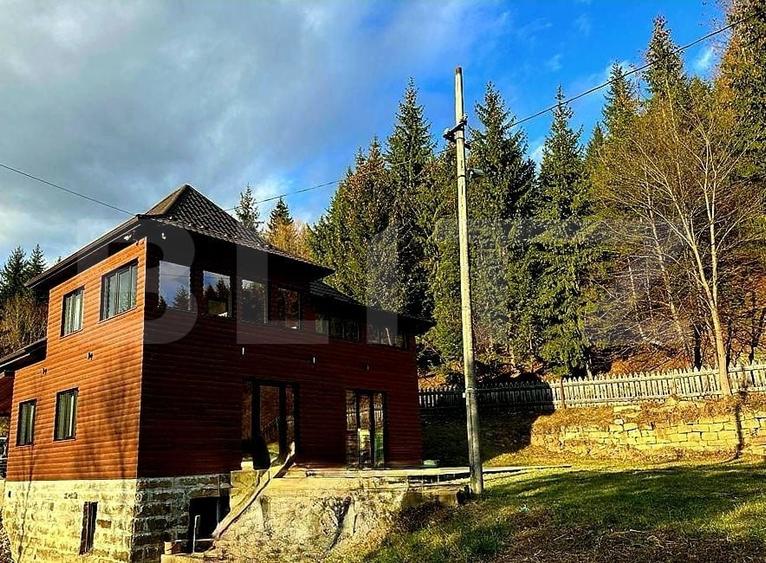 Casă individuală cu 5 camere cu Teren 11506 Mp în Vama