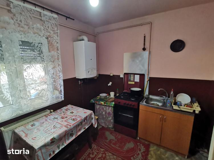 Apartament cu 4 camere decomandat în Central