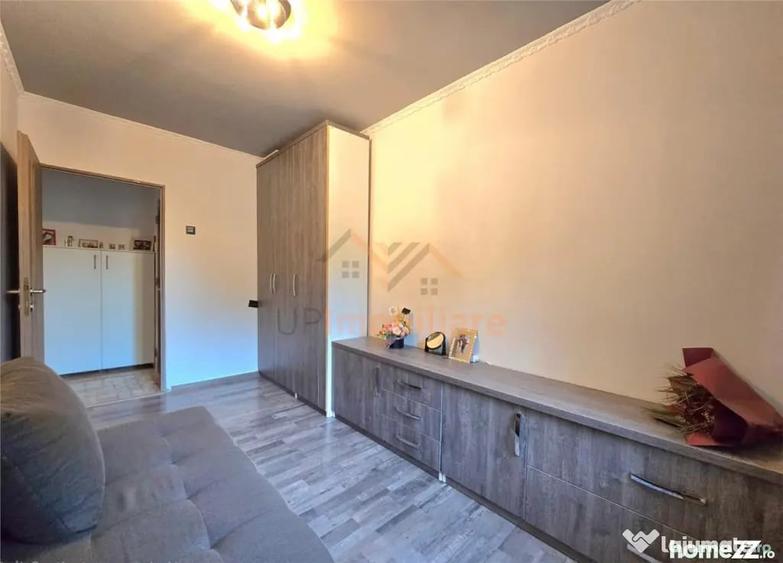 Apartament cu 4 camere decomandat în Rogerius