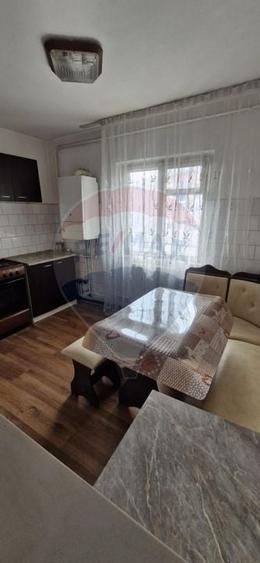 Apartament cu 3 camere în 1 Mai