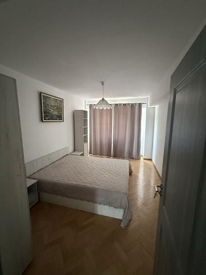 Apartament cu 3 camere decomandat în Dosu Bricii