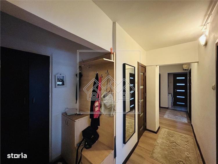 Apartament cu 4 camere decomandat în Șelimbăr