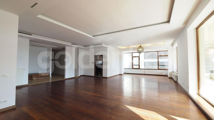 Apartament cu 4 camere decomandat în Barbu Văcărescu