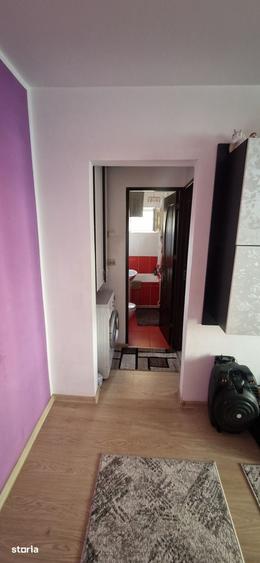 Apartament cu 3 camere în Craiovița Nouă
