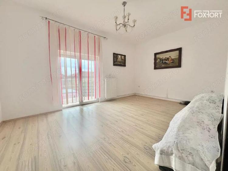 Casă cu 9 camere cu Teren 578 Mp în Ghiroda