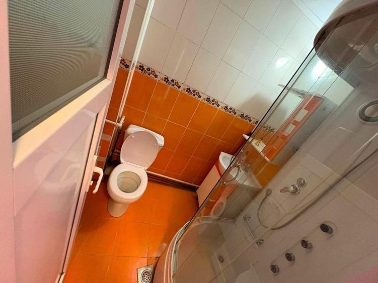 Apartament cu 4 camere decomandat în Central