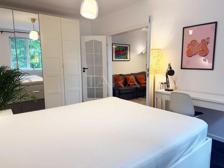 Apartament cu 3 camere semidecomandat, mobilat în Central