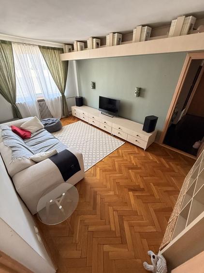 Apartament cu 3 camere semidecomandat în Ultracentral