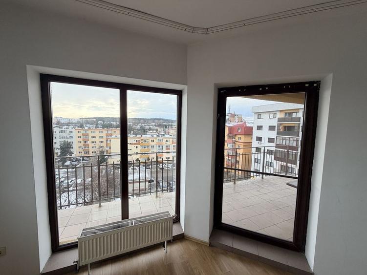 Apartament cu 3 camere decomandat în Central