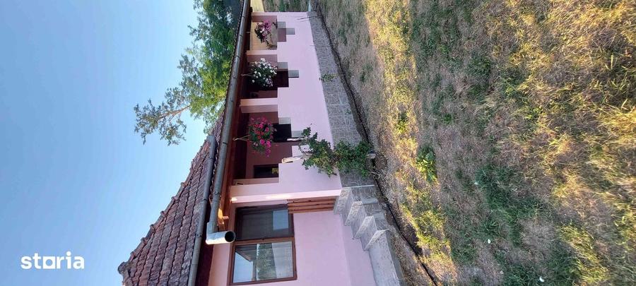 Casă cu 2 camere cu Teren 2200 Mp în Central