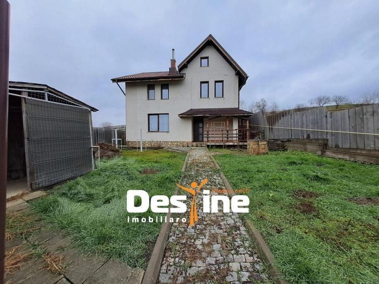 Casă individuală cu 4 camere cu Canalizare în Bogonos
