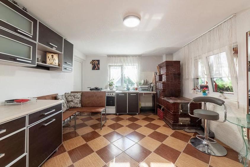 Casă cu Teren 7829 Mp în Cuca