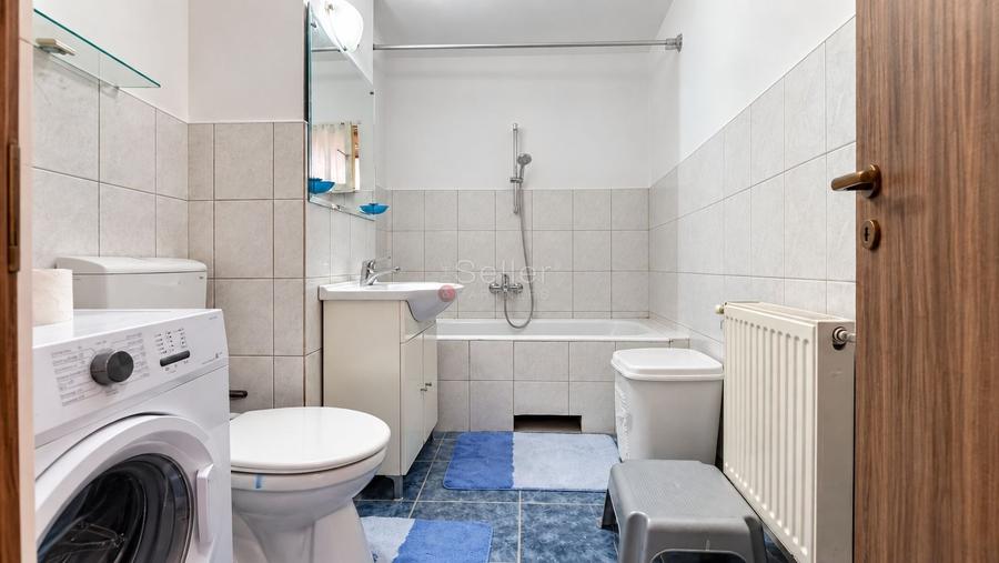 Apartament cu 3 camere decomandat, mobilat în Central