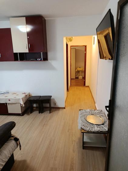 Apartament cu 3 camere semidecomandat în Tomis Nord