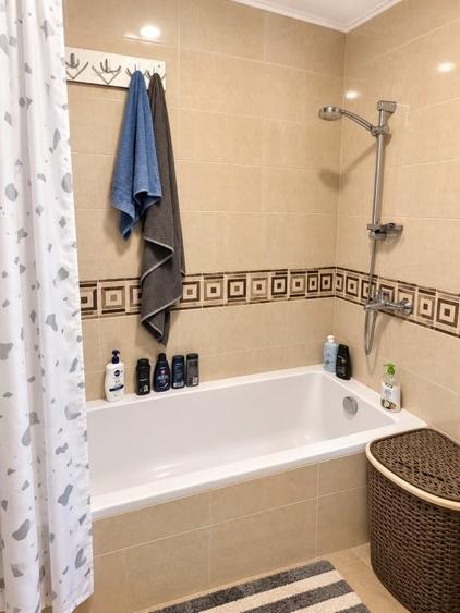 Apartament cu 3 camere semidecomandat, mobilat în Gușterița