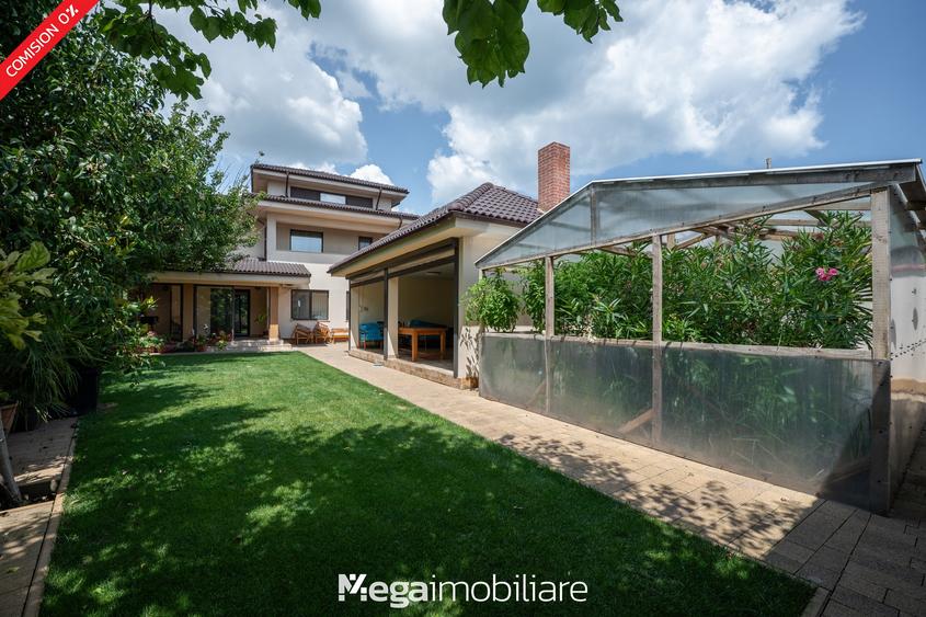 Casă individuală cu 5 camere cu Canalizare în Palazu Mare