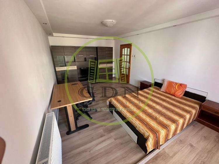 Apartament cu 3 camere decomandat, mobilat în Rovine