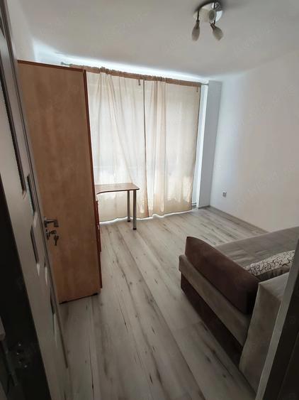 Apartament cu 3 camere semidecomandat în Gară