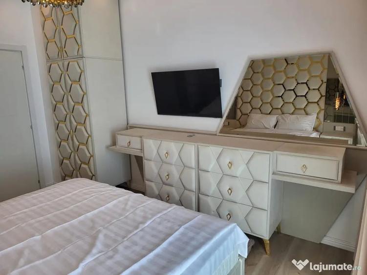 Apartament cu 4 camere decomandat în Central