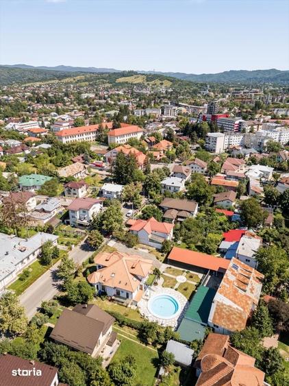 Casă cu Teren 1000 Mp în Central
