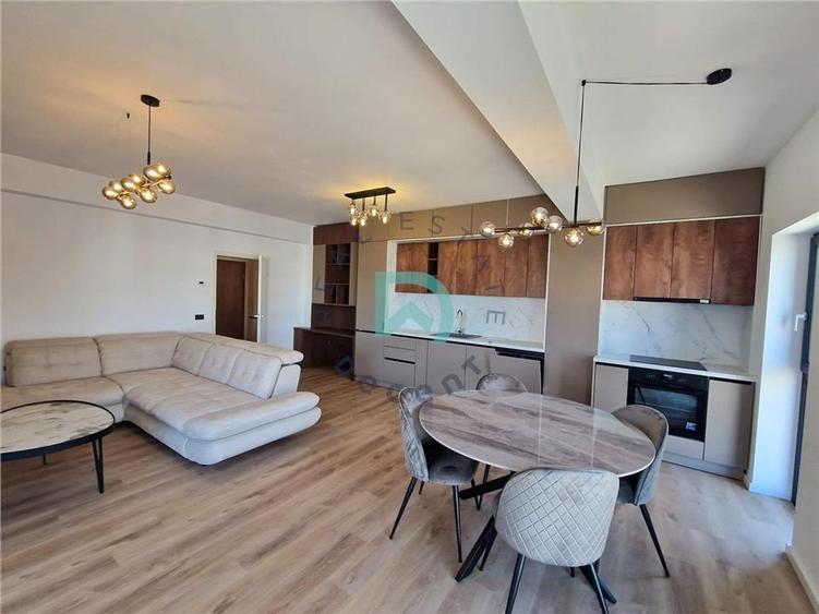 Apartament cu 2 camere decomandat, mobilat în Tractorul