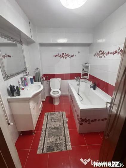 Apartament cu 4 camere decomandat în Central