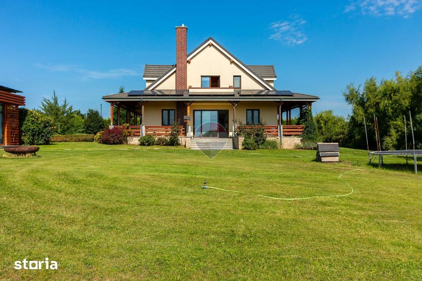 Casă cu 6 camere cu Teren 59248 Mp în Dascălu