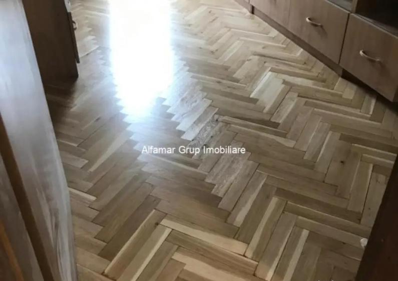 Casă cu 5 camere cu Teren 237 Mp în Lacul Tei