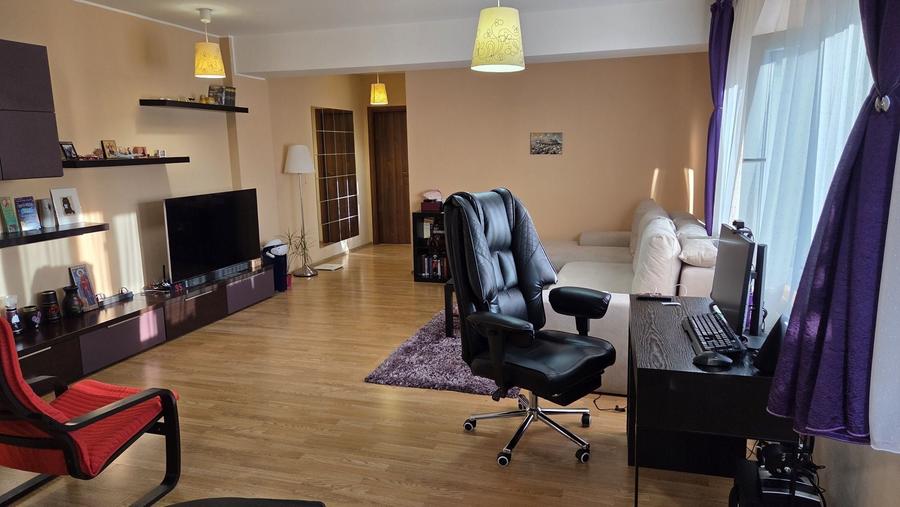 Apartament cu 2 camere semidecomandat în Industriilor