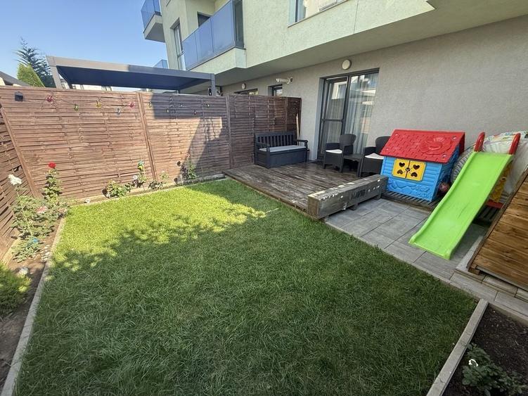 Apartament cu 3 camere decomandat în Florești