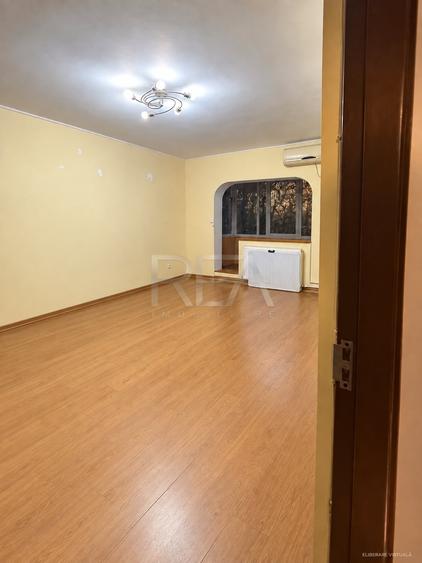 Apartament cu 3 camere decomandat în Apusului
