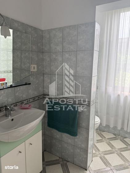 Casă cu 7 camere cu Teren 1752 Mp în Ghiroda