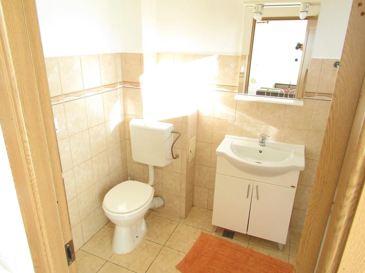 Apartament cu 2 camere decomandat, mobilat în Cedonia