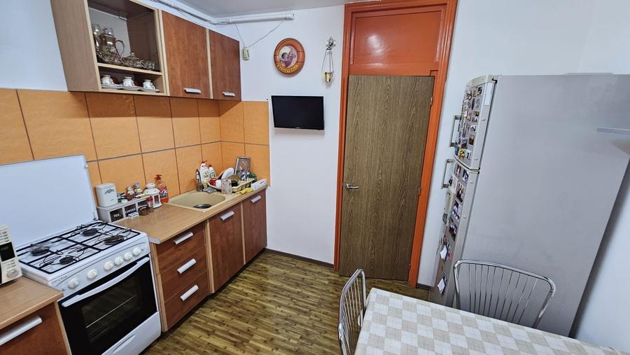 Apartament cu 2 camere semidecomandat, mobilat în Colentina