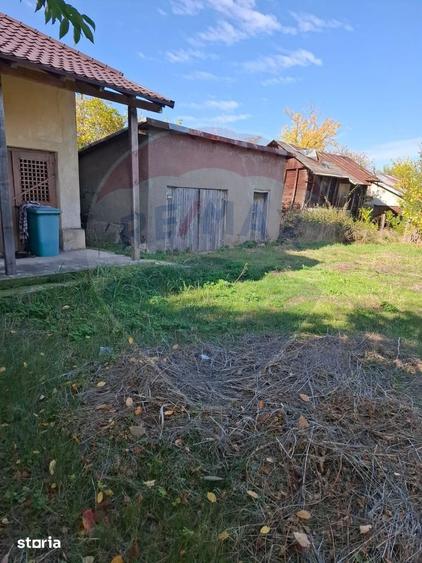 Casă cu 6 camere cu Teren 3300 Mp în Central
