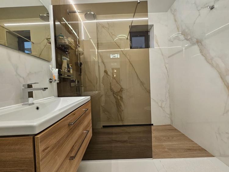 Apartament cu 3 camere decomandat, mobilat în Carrefour