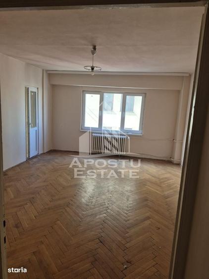 Apartament cu 3 camere în Lipovei