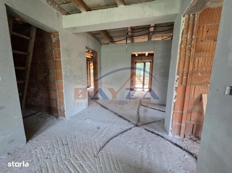 Casă cu 4 camere în Cărbunari